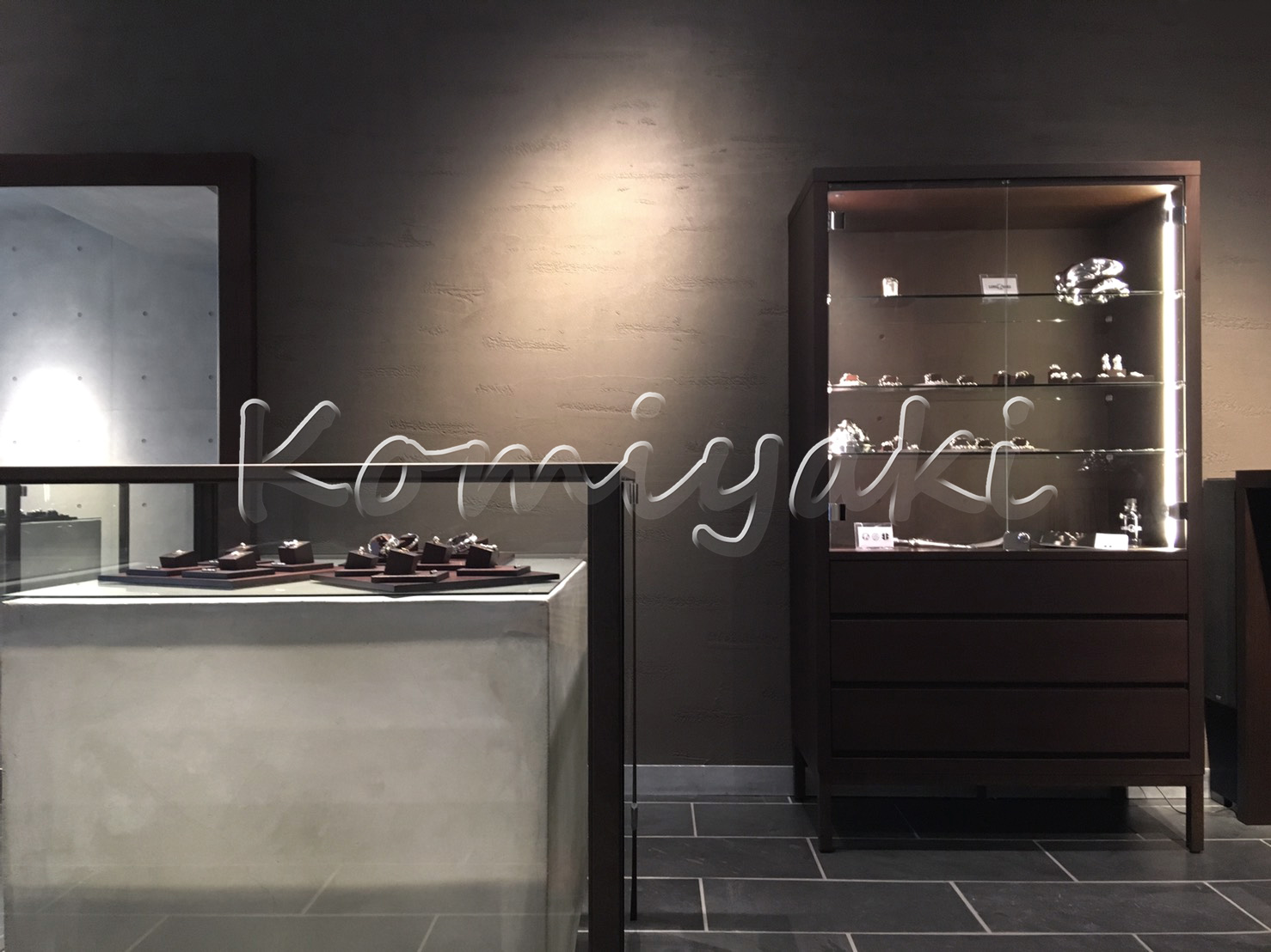 幻想的な店舗内／2019年